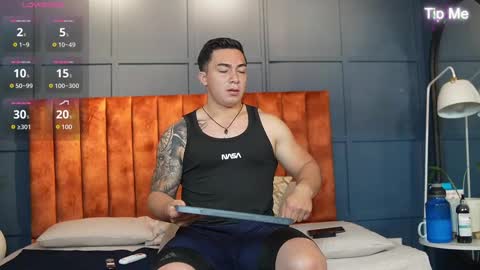 hunk_ryan online show from February 24, 12:16 pm