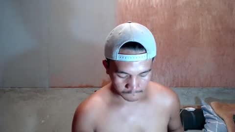 hunkylloyd online show from December 17, 3:24 am