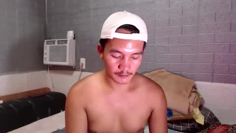 hunkylloyd online show from April 6, 4:46 am