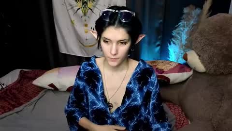 Hyeon Jin online show from January 14, 12:00 am