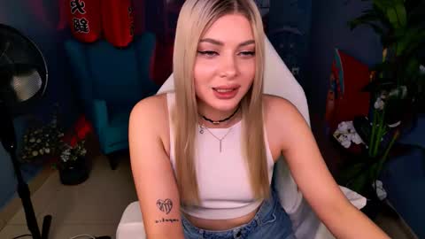 hyileyclark online show from March 15, 1:36 pm