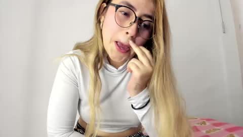 Hyun Joo online show from September 15, 7:59 pm