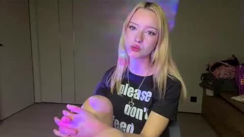 Anny online show from June 19, 5:19 pm