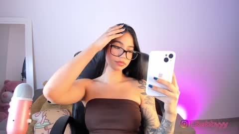 Snapshot of i_babbyyy chatting on January 31, 4:36 am Helloouu im  Abigail call me Abi  MY NEW SHEDULE  IS 1030PM online show from January 31, 4:36 am