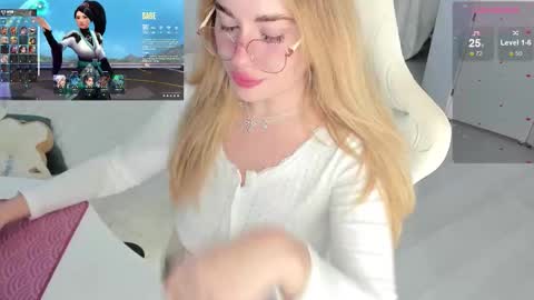 HiI am  EvaPVT is open  online show from October 3, 2:14 pm