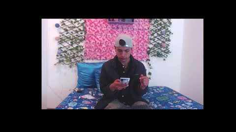 iam_lukas__ online show from September 19, 11:47 am