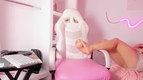 Snapshot of iam_monika chatting on January 7, 10:52 pm iam_monika online show from January 7, 10:52 pm