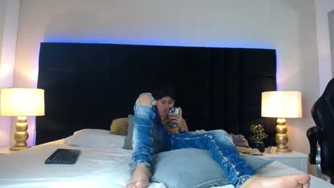 I A M   S M I T H S online show from February 23, 4:47 am