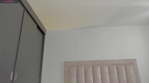 Juliiiiian online show from November 18, 1:03 pm