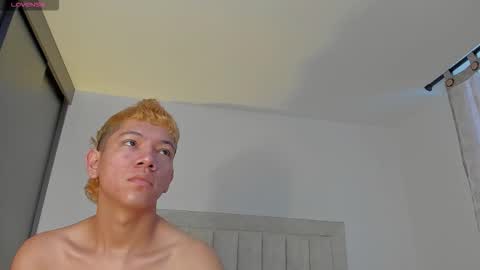 Juliiiiian online show from November 8, 11:35 am