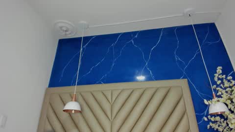 ibbie_ online show from December 20, 12:01 pm