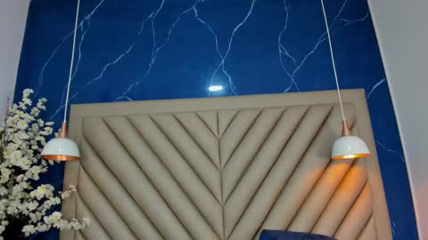 ibbie_ online show from September 15, 1:01 pm