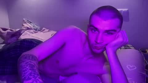 MAX online show from February 1, 4:44 pm