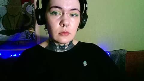 ice_small_owl_ online show from March 6, 2:29 pm