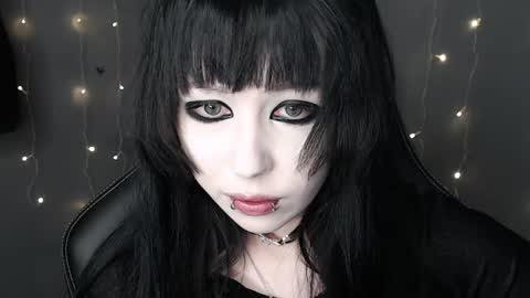 iiiiiiis online show from April 16, 9:39 pm