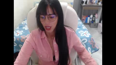 Ilaira  online show from May 12, 2:31 am