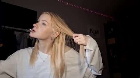 ShyLuna online show from February 1, 6:10 am