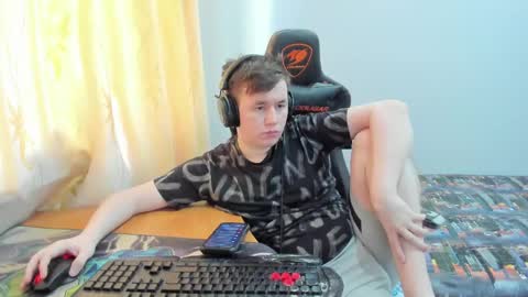 iliaskris online show from May 18, 4:07 am
