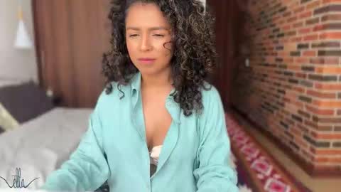 Snapshot of illaroom chatting on December 6, 3:28 pm Kloe online show from December 6, 3:28 pm