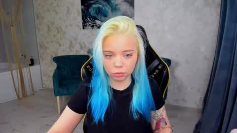 Roxy online show from December 3, 7:25 pm