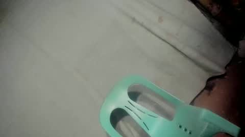 ella may online show from December 14, 9:15 am