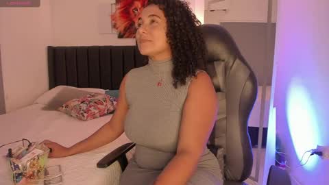 Snapshot of imacwenn_ chatting on March 6, 10:36 pm Sofia online show from March 6, 10:36 pm