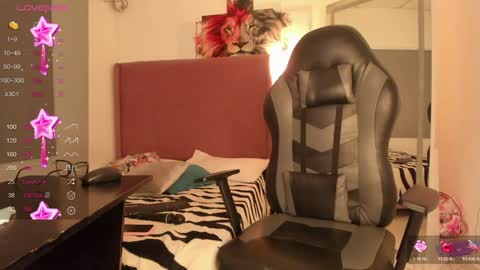 Snapshot of imacwenn_ chatting on December 12, 4:21 pm Sofia online show from December 12, 4:21 pm