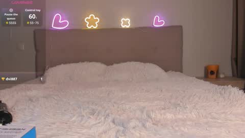 immolly1 online show from October 28, 9:43 am