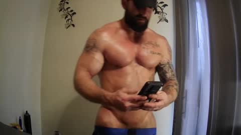 Snapshot of imnewherelollol chatting on February 11, 4:56 pm Majordadbod101 online show from February 11, 4:56 pm