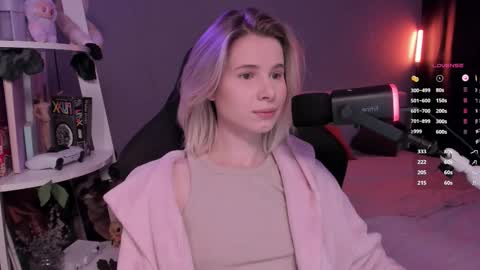 Mia online show from February 28, 1:04 pm