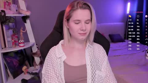 Mia online show from April 25, 11:12 am