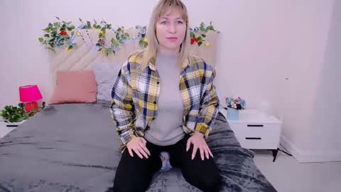 incredible_ariela online show from October 24, 11:00 am