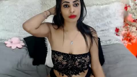 Jazmin online show from April 5, 1:35 am