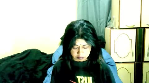 indianpleasures21 online show from April 28, 1:03 am