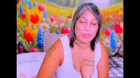 indianroxy27 online show from April 11, 6:29 am