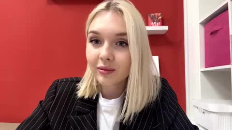 indiesimmons online show from March 17, 3:39 pm