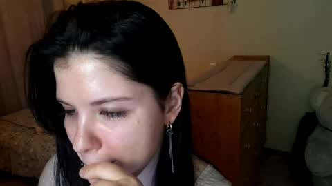 Mia online show from April 13, 2:21 pm