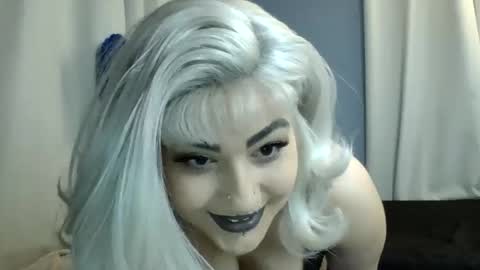 Laeana online show from March 16, 5:21 am