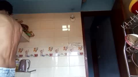 interne8famous online show from April 16, 7:52 am