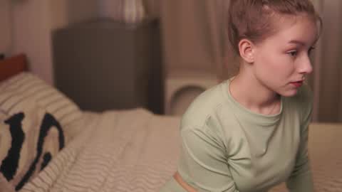 Avie online show from March 13, 1:47 pm