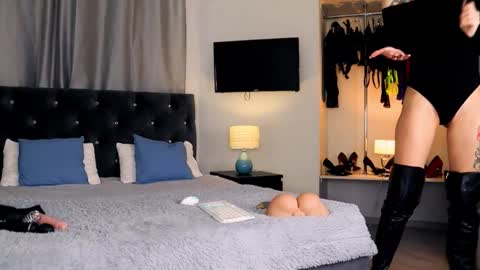 inviting_tina online show from March 10, 3:44 am