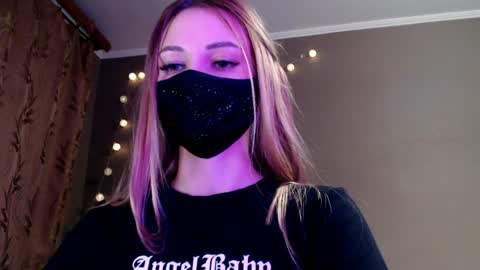 Lily online show from March 25, 6:03 pm