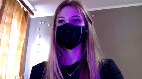 Lily online show from March 8, 2:32 pm