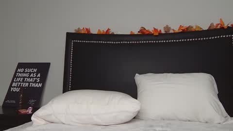 Iris  online show from November 15, 3:30 am