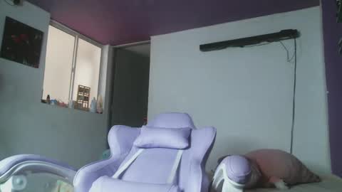 Snapshot of irisbell_ chatting on March 4, 4:30 pm Camilla online show from March 4, 4:30 pm