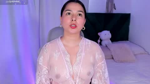 Iris Moira  online show from May 8, 1:06 pm