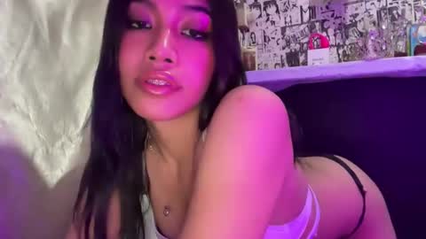 Snapshot of iriss_fox chatting on October 1, 6:51 pm iriss_fox online show from October 1, 6:51 pm