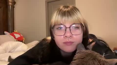 irissweets online show from April 20, 11:35 am