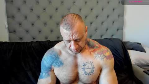 ironhulk22 online show from June 20, 10:43 am