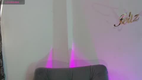 Isabella Hall online show from September 19, 10:35 pm